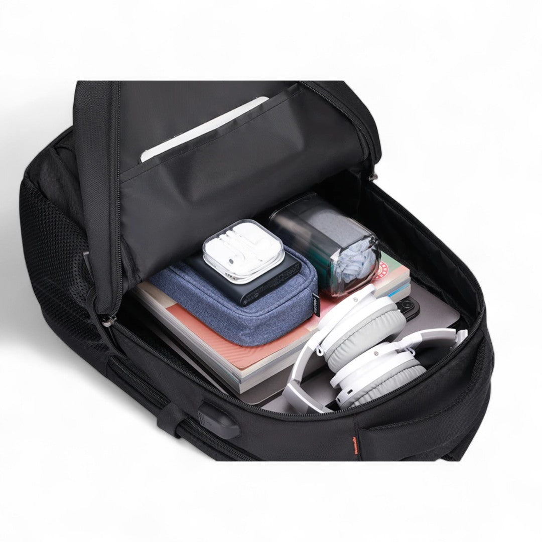 Mochila impermeable negra de 30L, ideal para viajes y avión