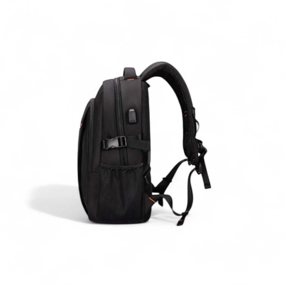 Mochila impermeable negra de 30L, ideal para viajes y avión